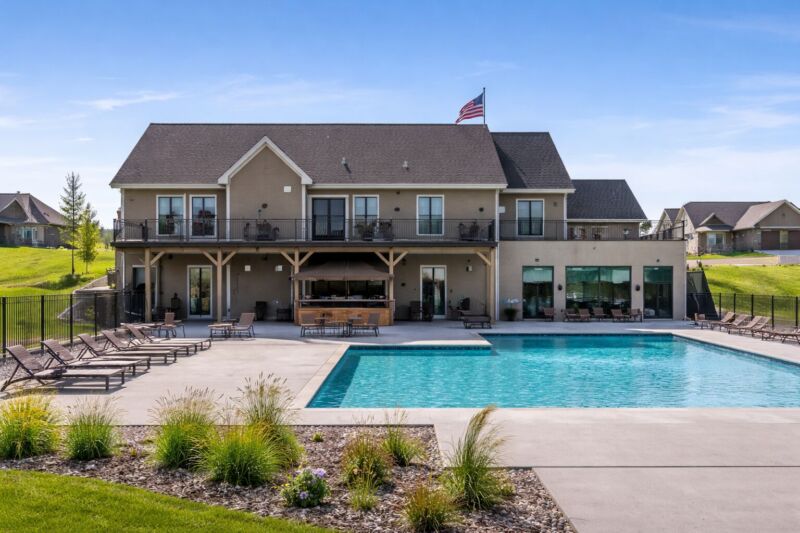 Siesta Hills clubhouse and neighborhood in Mankato Minnesota active adult lifestyle community