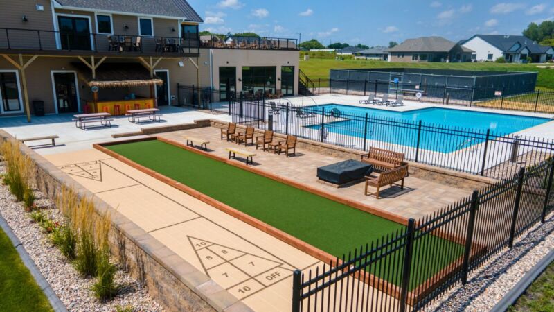Resort style amenities at Siesta Hills in Mankato Minnesota including pool and outdoor recreation areas