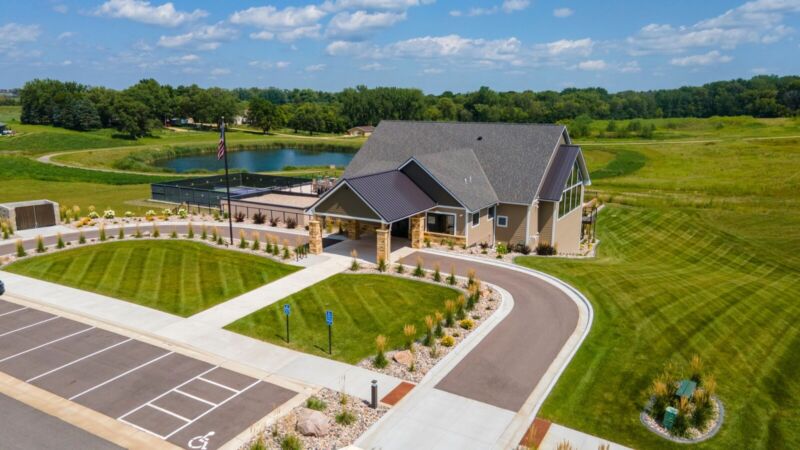 Aerial view of the Siesta Hills clubhouse and community amenities in Mankato Minnesota