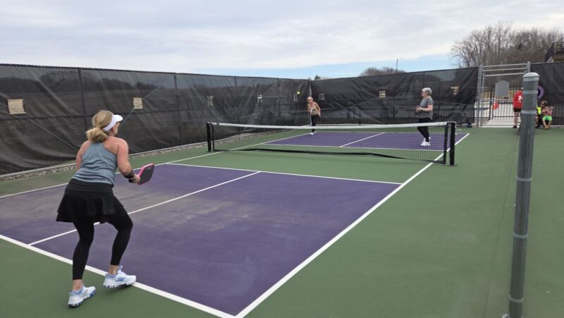 Siesta Hills residents playing outdoor pickleball in Mankato Minnesota