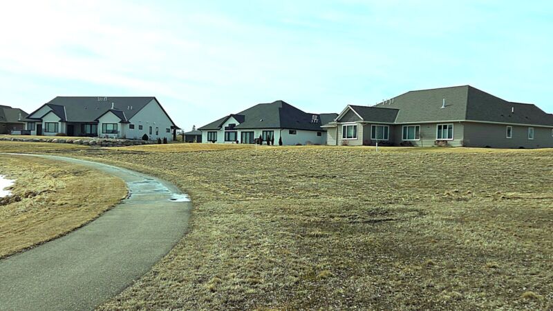 Walking trail and new construction homes in Siesta Hills Mankato Minnesota community