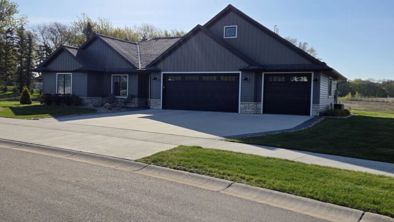 Single-family home with attached garage in Siesta Hills neighborhood Mankato Minnesota